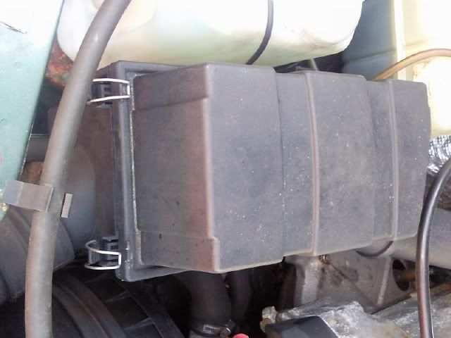 You are bidding for the air filter box from a W124