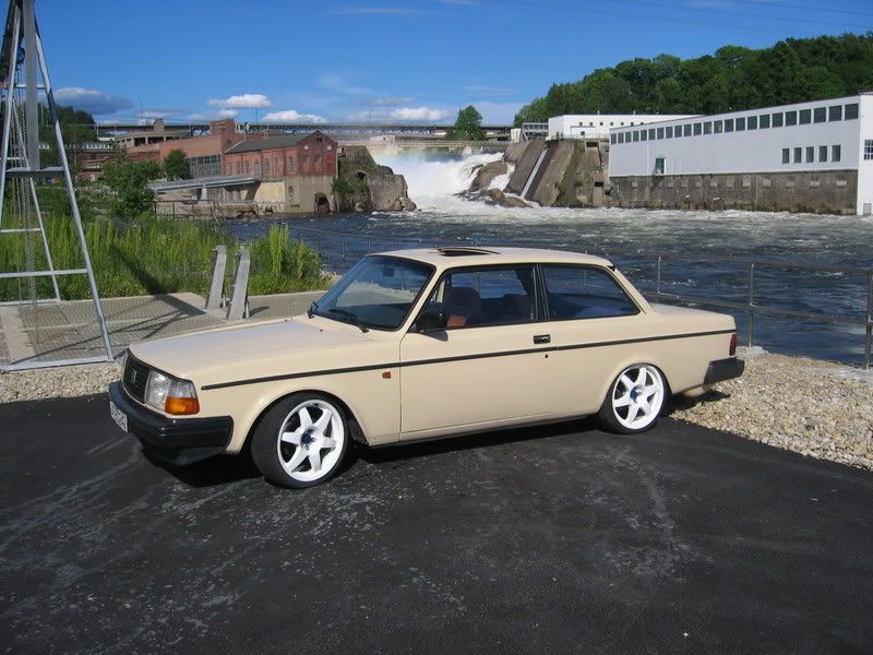 Volvo242TICeuro-1.jpg