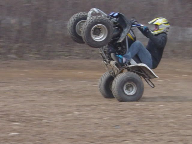 http://i451.photobucket.com/albums/qq240/cclark512/riding002.jpg